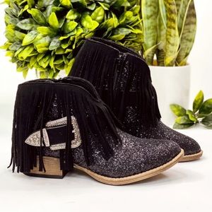 Very G blotter ankle booties